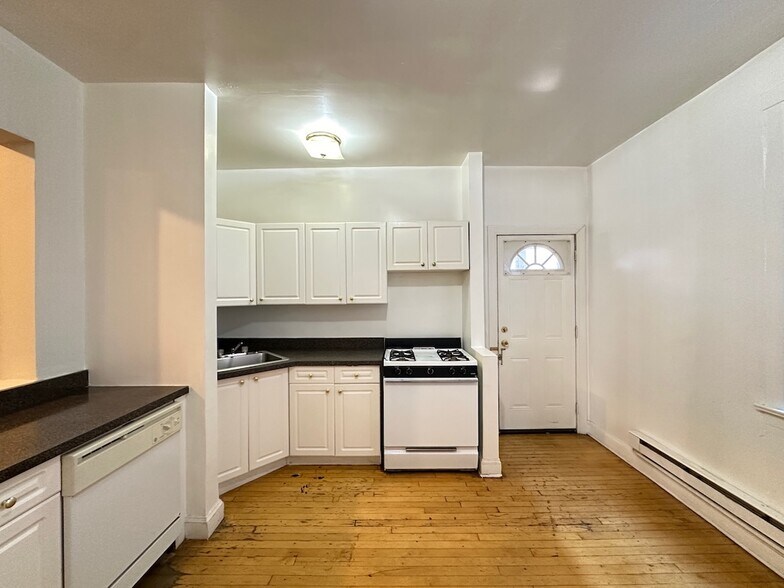 Building Photo - 1317 Oak Ave