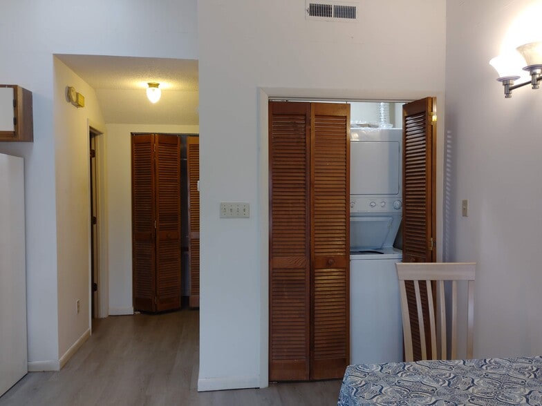 Building Photo - 510 Fairwood Lakes Dr