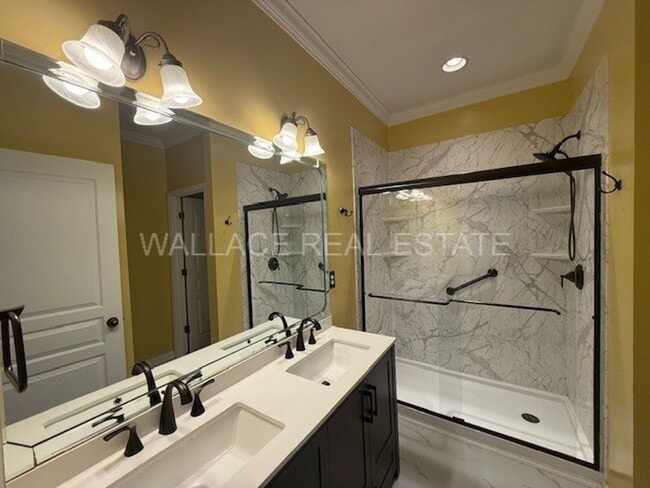 Building Photo - CUTTERS RUN...3 BEDROOM TOWNHOUSE WITH PRI...