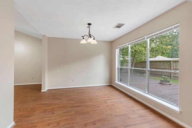 Building Photo - 207 N Dreamweaver Cir