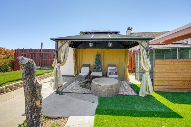Building Photo - 172 Goldenrod Dr