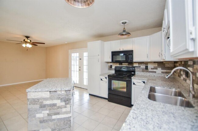 Building Photo - 17323 Glenpatti Dr
