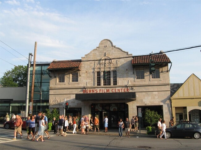 Building Photo - 580 Bedford Rd
