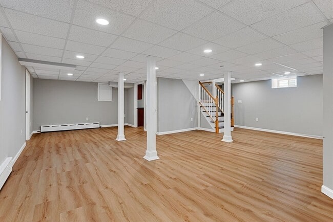 Building Photo - 17 Shirley St