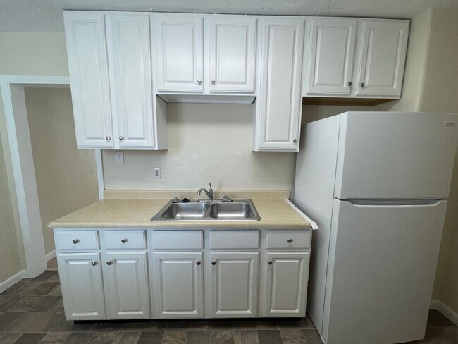 Building Photo - Swope - 407-409