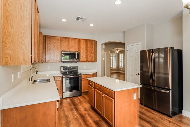 Building Photo - 2650 E Wildhorse Pl