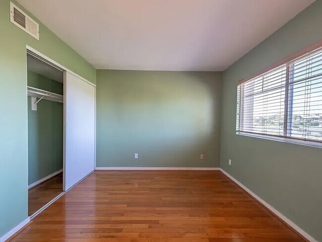 Building Photo - Spacious Golden Hill Townhome with 2-Car Garage & Canyon Views!