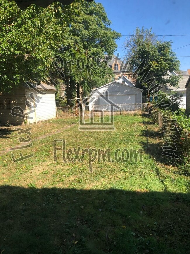 Building Photo - Cute North Toledo Home