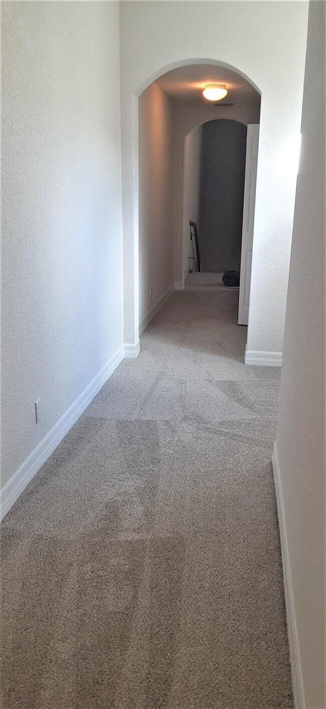 Building Photo - 909 NW 18th Ave