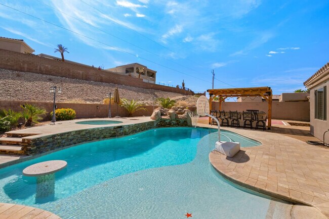 Building Photo - 3940 Duke Dr