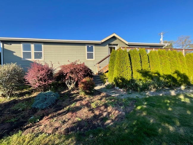 Building Photo - 3 Bed, 2 Bath Manufactured Home with a View