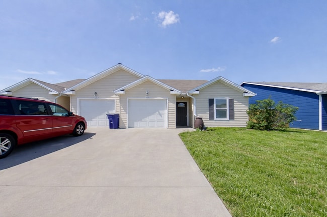 Building Photo - 3D Tour Available - Backs up to Lake + Fenced-in Yard + Stainless Steel Appliances! Available Jul...