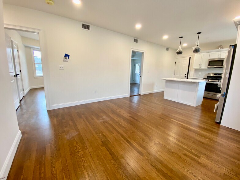 Building Photo - 21 Bellevue St