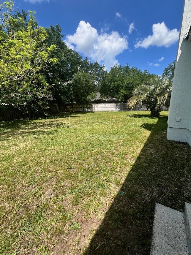 Building Photo - 2480 Ridge Will Dr