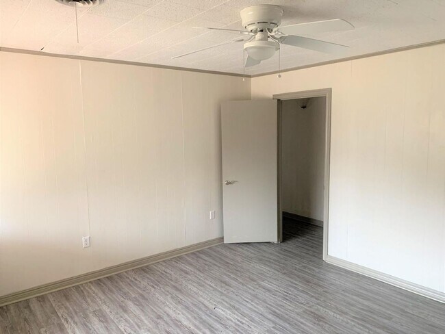 Building Photo - Come take a look at this home on a convenient corner lot
