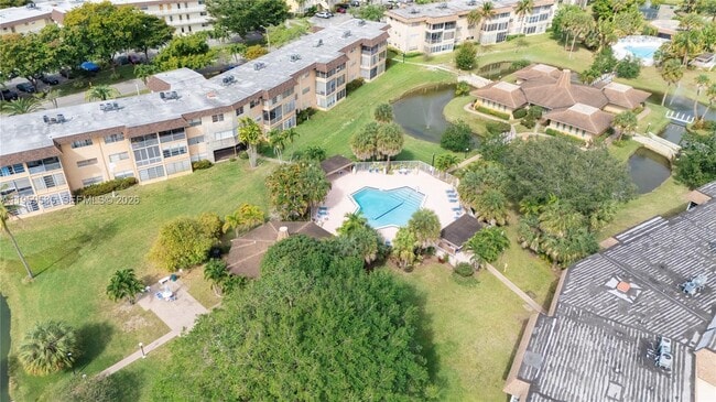 Building Photo - 5021 W Oakland Park Blvd