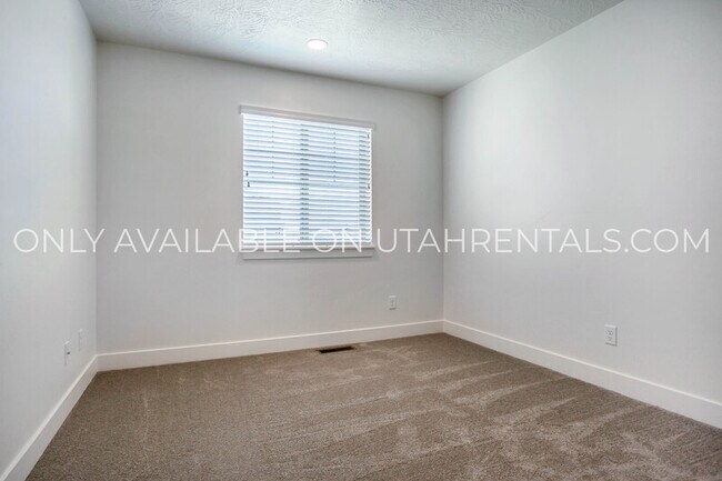 Building Photo - 1692 Aspen Loop