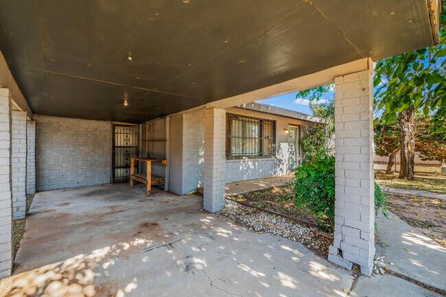 Building Photo - 3409 E 17th St