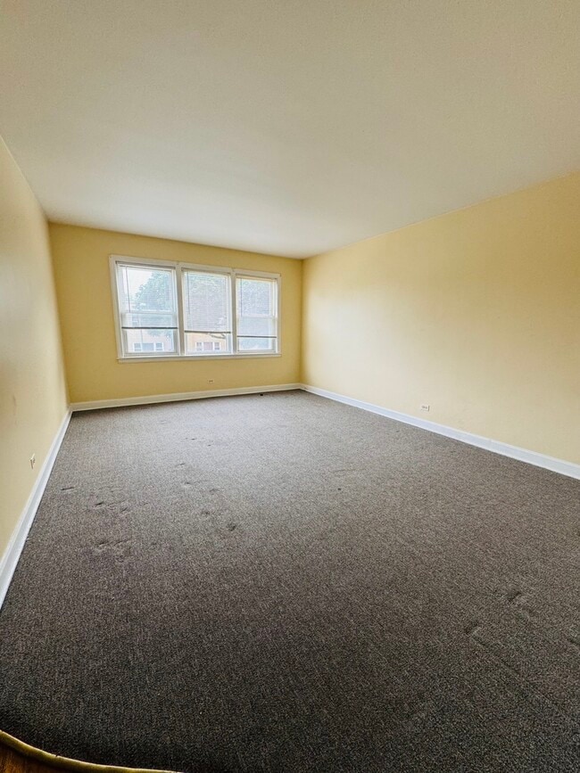 Building Photo - 2626 W Balmoral Ave