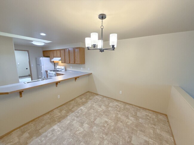 Building Photo - 5542 Glenridge Wy