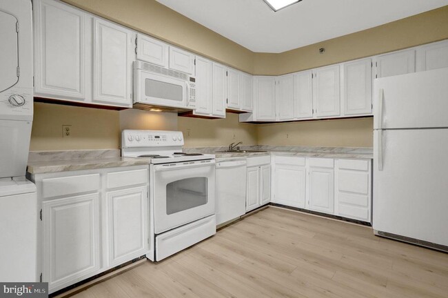 Building Photo - 3713 S George Mason Dr