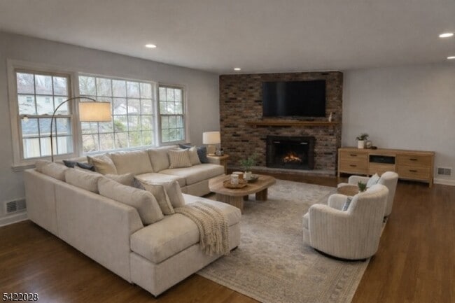 Building Photo - 6 Windsor Way