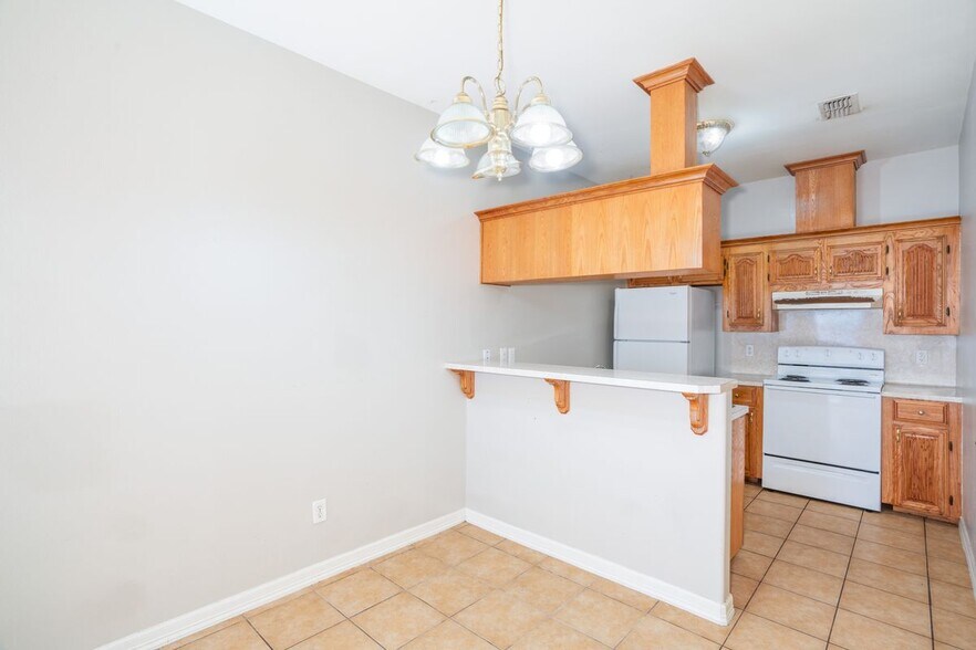 Building Photo - 604 Buena Vista Dr