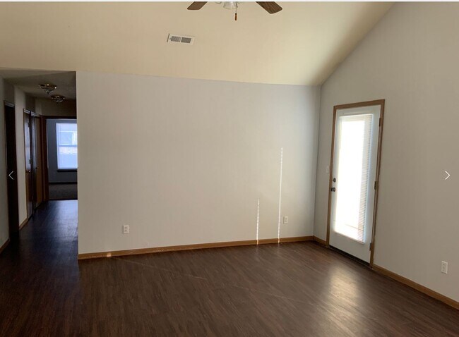 Building Photo - 835-835 Northstar Ct