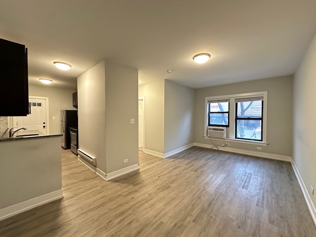 Building Photo - 708 W Brompton Ave