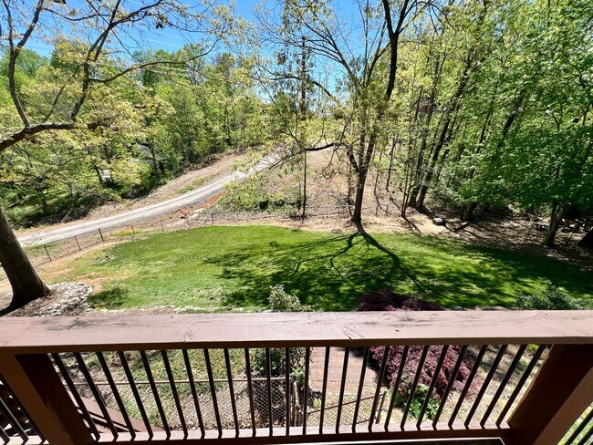 Building Photo - Beautifully Updated Home!  Fenced Yard!