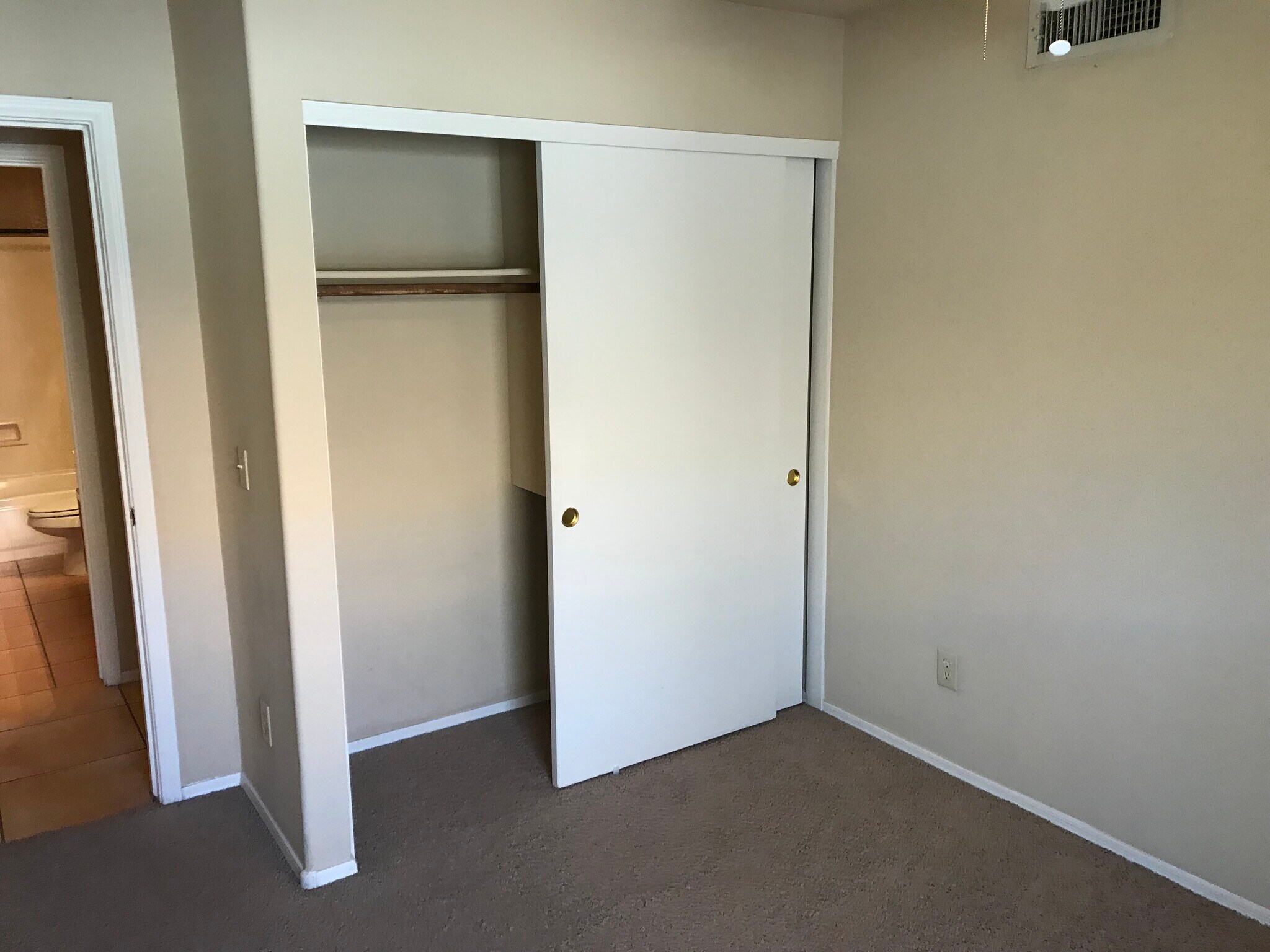 Building Photo - 741 W Hackamore St