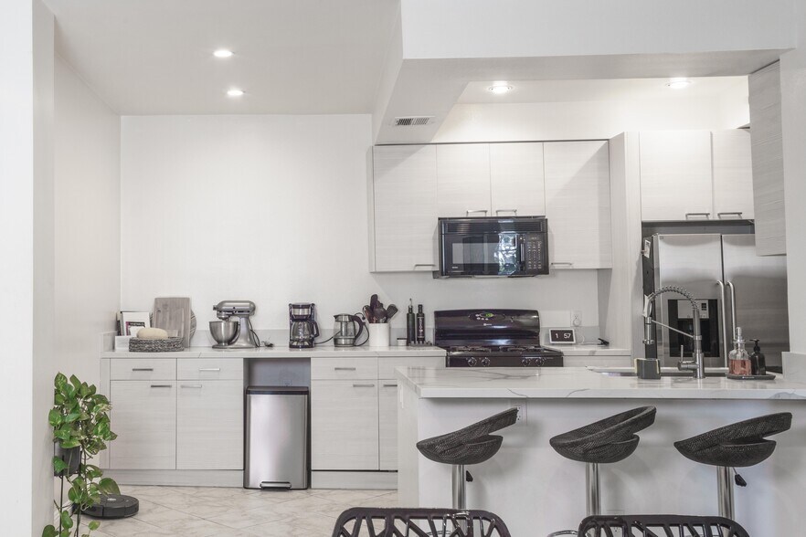 Extended cabinets - 10021 Tabor Street