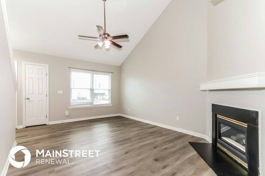 Building Photo - 10418 Pinoak View Dr
