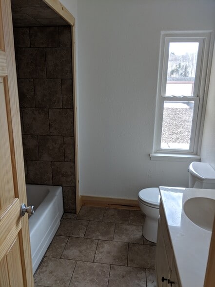 Bathroom! - S308 Sabin Ave