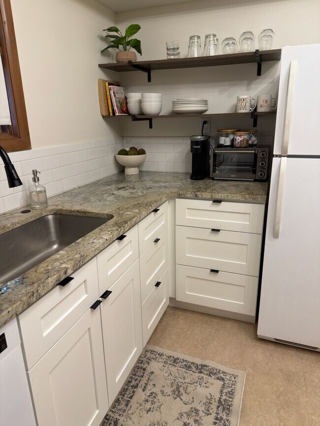 Building Photo - Manito House