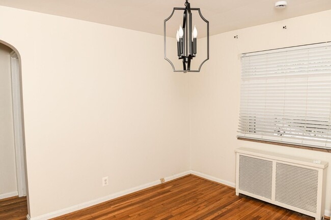 Building Photo - 27 Sunnymede Dr