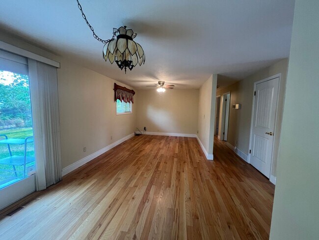 Building Photo - Spacious Family Home in Highland High School Area – Pocatello, ID!