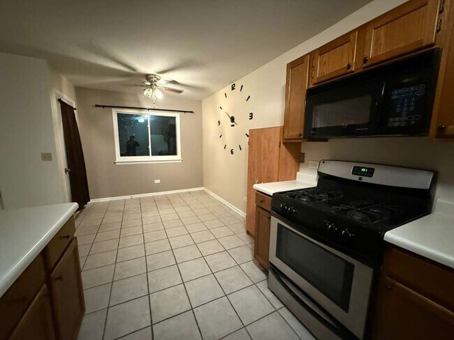 Building Photo - 320 Newport Ln