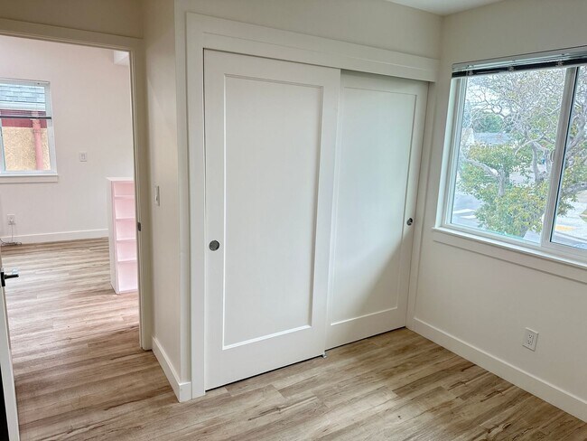 Building Photo - 1464
