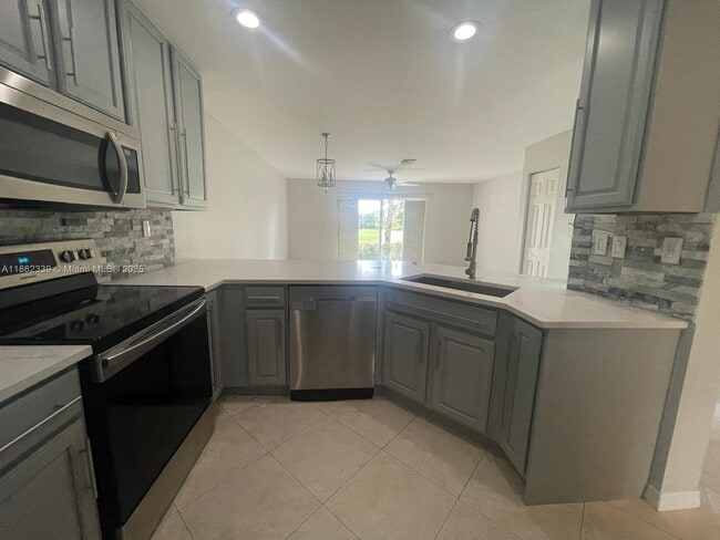Building Photo - 8660 S Southgate Shores Cir