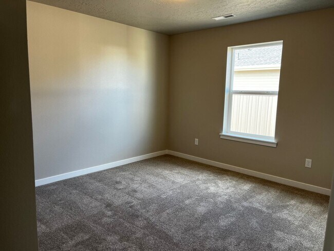 Building Photo - Never Lived in Brand New 4 bedroom 2 bathroom Home in Middleton.