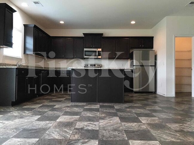 Building Photo - 3283 Grandview Club Rd