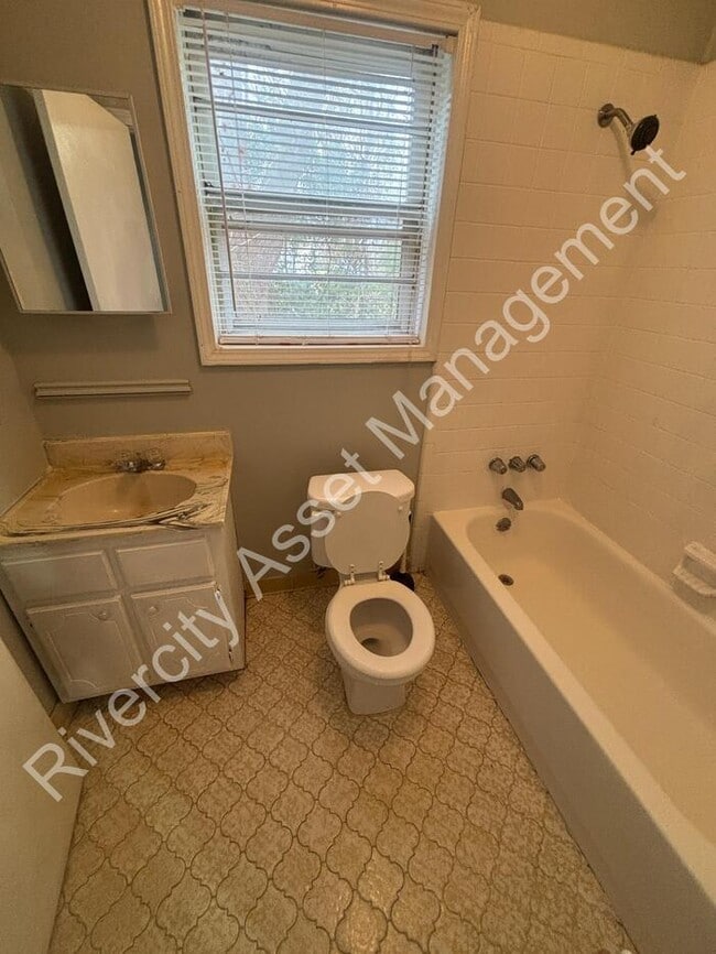 Building Photo - This Beautiful 4-Bed 2-Full Bath Home is Ready for Move In!!!! SECTION 8 WELCOMED