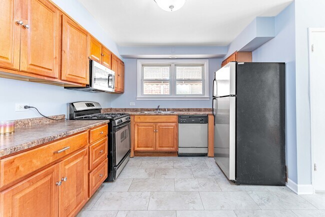 Building Photo - 4507 S Leamington Ave