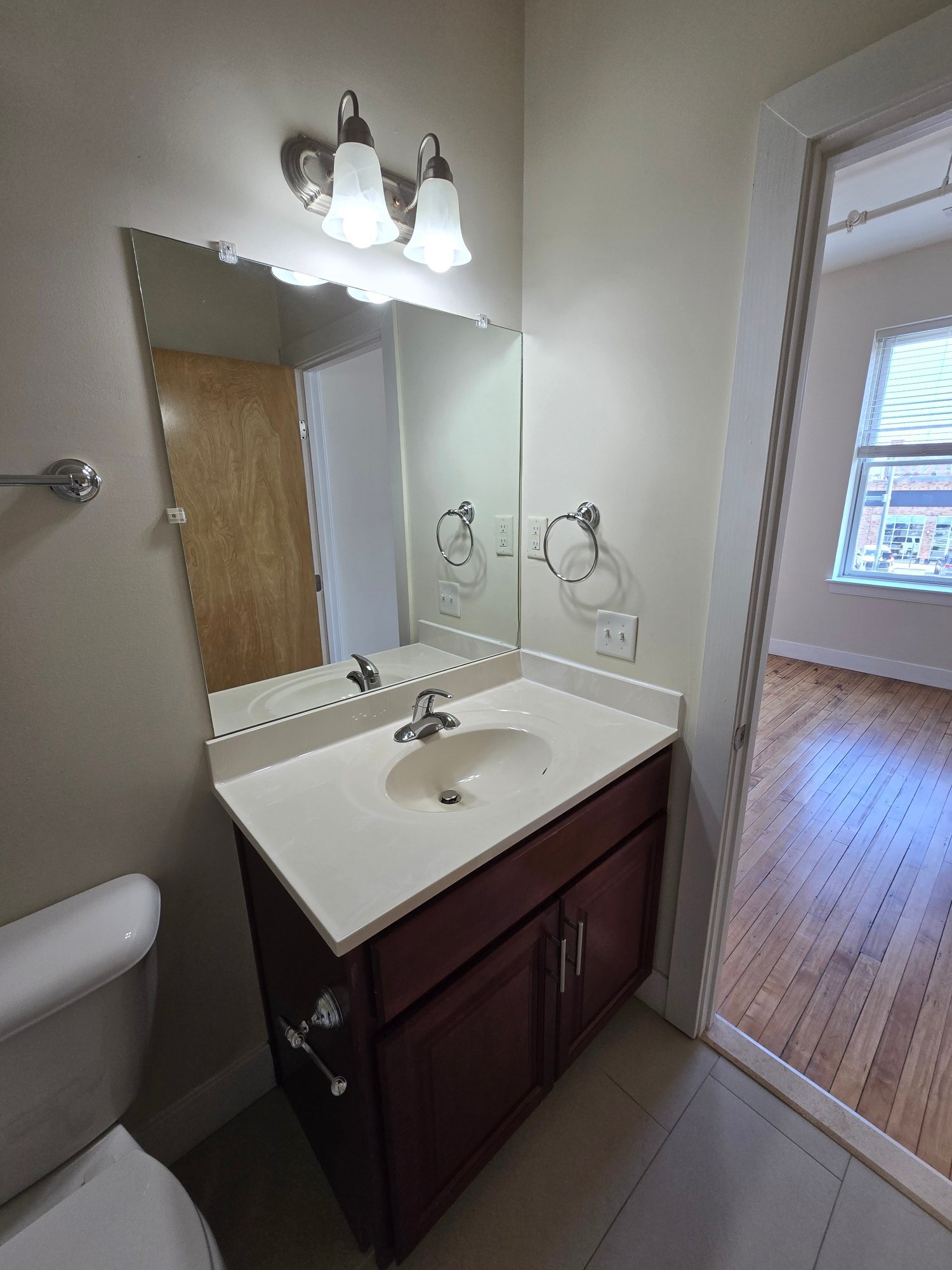 Building Photo - 613 N Lombardy St