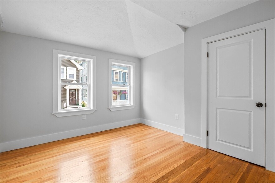 Building Photo - 170 Calumet St