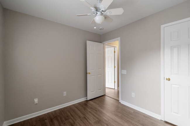 Building Photo - Spacious Townhome in Prime South Charlotte...