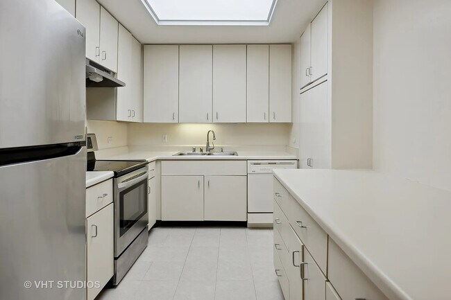 Building Photo - 680 N Lake Shore Dr