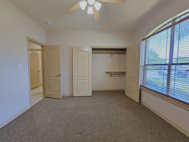 Building Photo - 5618 Ironwood Ct