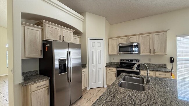 Building Photo - 16644 Rolling Green Dr